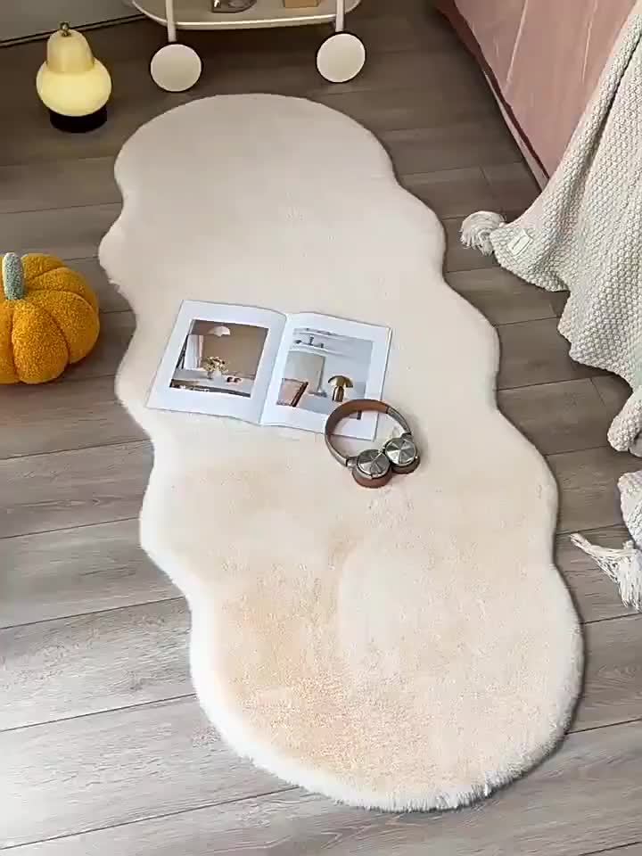 Area Rug Plush Polyester Machine-Washable & Non-Slip Backing