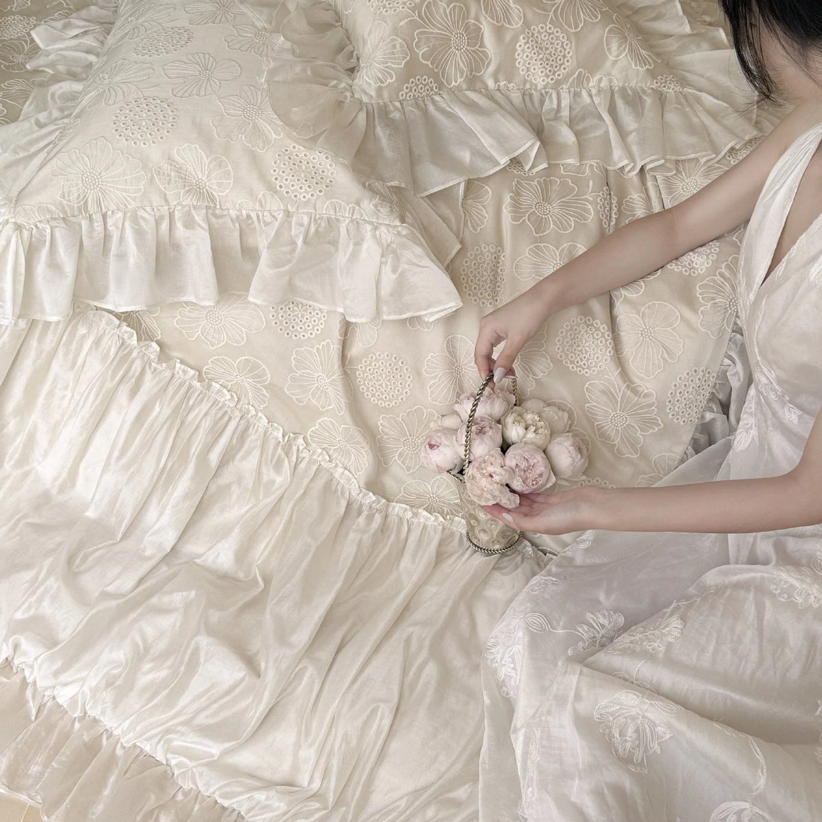 Bedding Set Floral Embroidery Ruffle 4-Piece