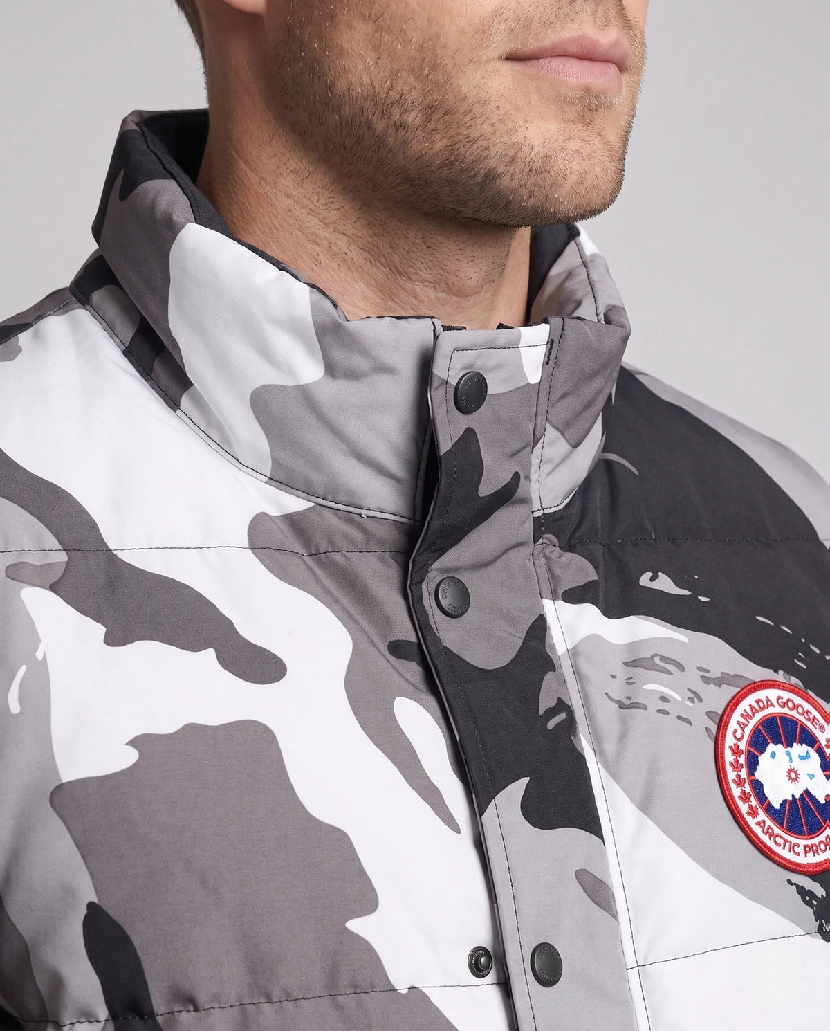 Men's Puffer Vest Insulated Windproof Multiple Pockets
