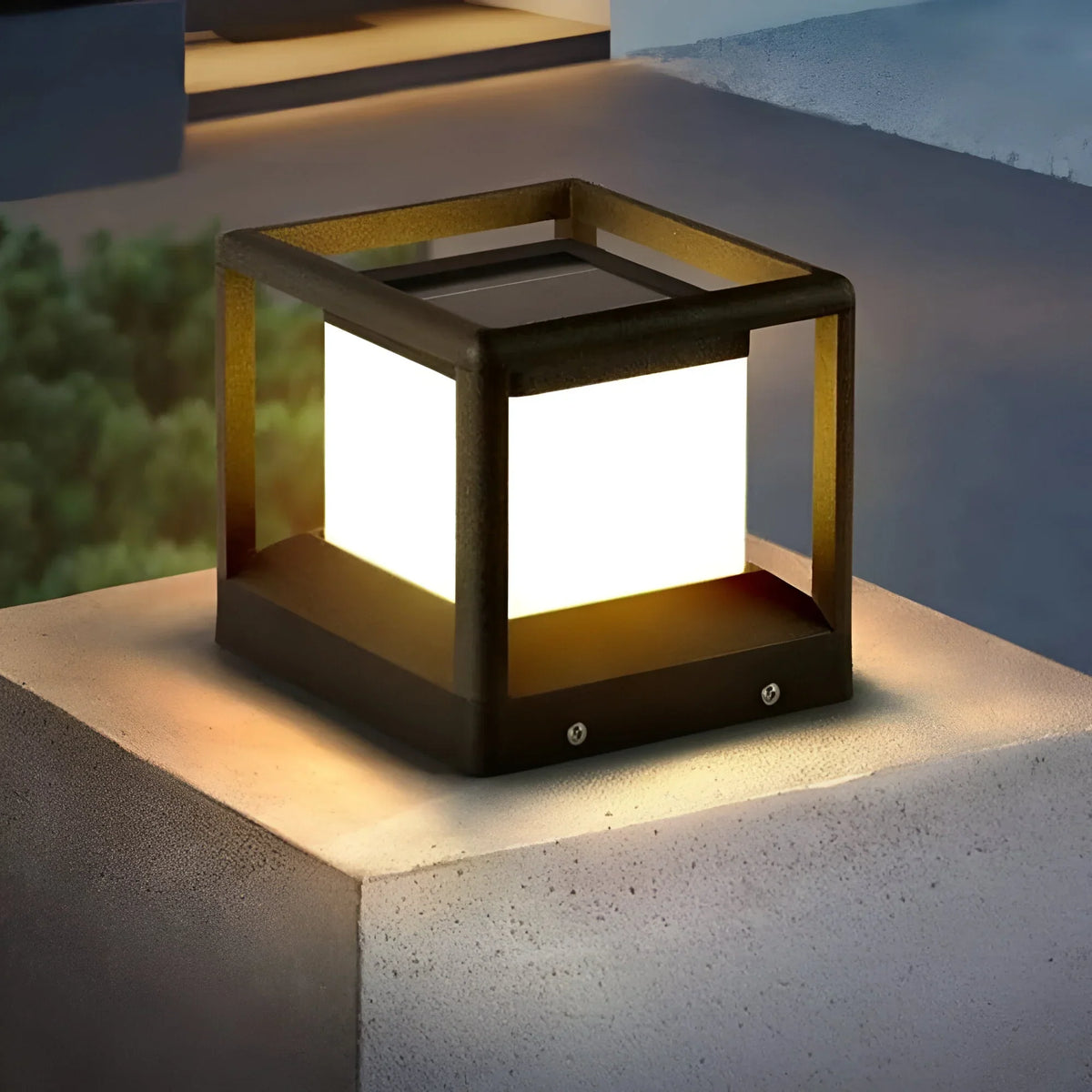 Outdoor Patio Light Solar & Wired IP65 Dusk-To-Dawn