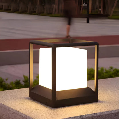 Outdoor Patio Light Solar & Wired IP65 Dusk-To-Dawn