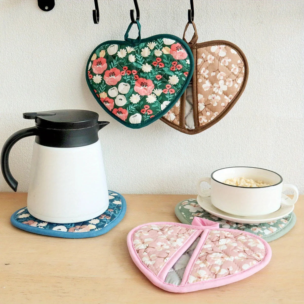Pot Holder Set Heat Resistant Heart Shaped 2 Pieces