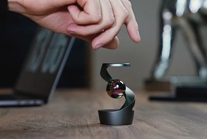 Spinning Top Floating Illusion Aluminum Alloy Desk Toy